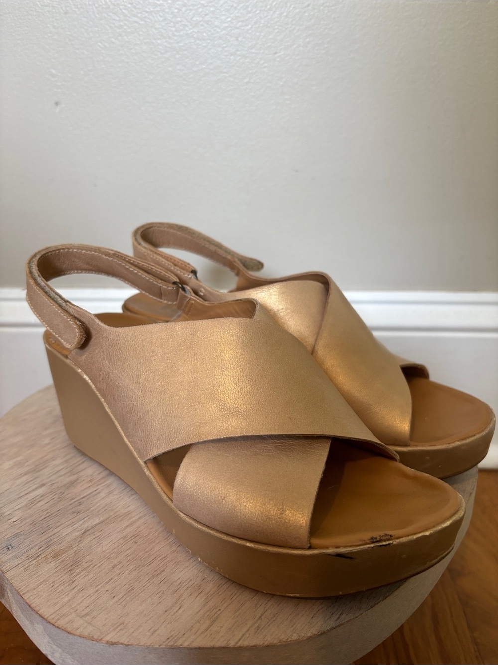 Korks size 8 Wedge Sandals - Metallic Gold Crisscross Slingback